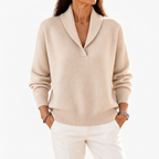 Crèmekleurige jumper op een witte achtergrond