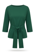 Groene top op witte achtergrond met grijze schaduw